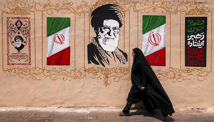 Iran sets conditions to reopen Strait of Hormuz, complicating transit deal
