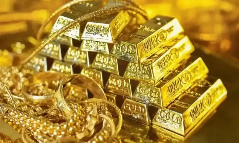 Gold Prices Plummet in Pakistan, Dropping by Rs. 14,000 Per Tola in a Single Day