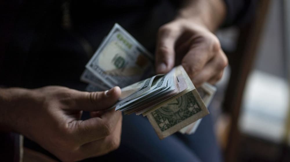 Pakistani Exporters Turn to Forward Dollar Sales to Hedge Currency Risk