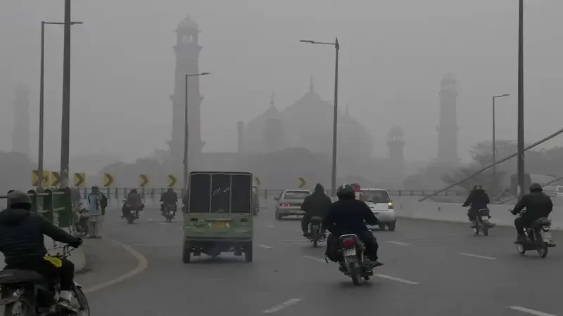 Smoke from Indian Fireworks Drives Hazardous Air Pollution into Pakistani Cities, Lahore Ranks Second Most Polluted