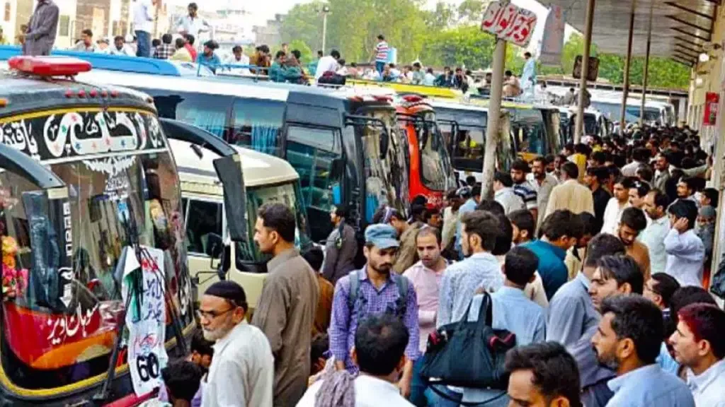 Pakistan Transporters Raise Fares Following Petrol and Diesel Price Surge