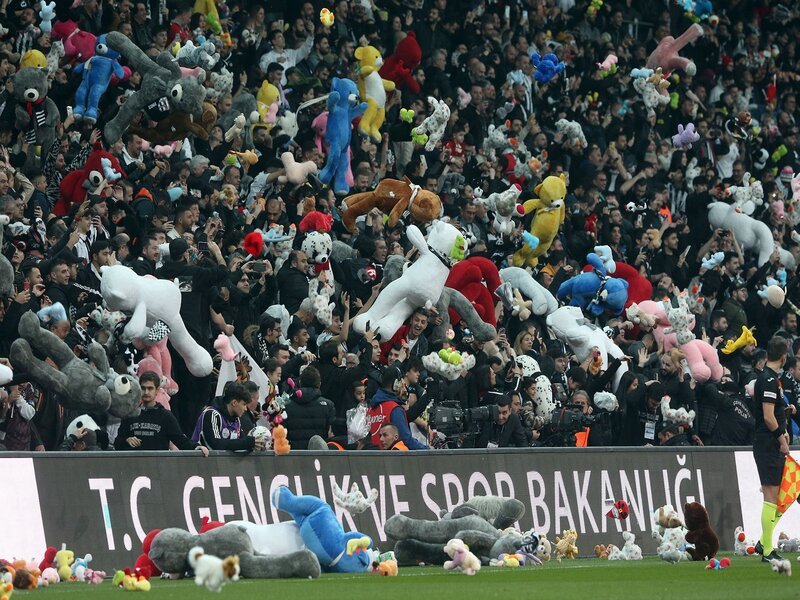 Turkish Football Fans Throw Toys onto Field to Support Palestinian Children in Gaza, Show Solidarity Through Compassionate Gesture