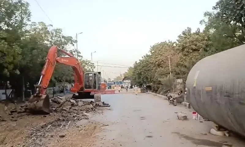 Karachi’s University Road to Stay Closed from November 10 to December 30 for KWSSIP Water Pipeline Project
