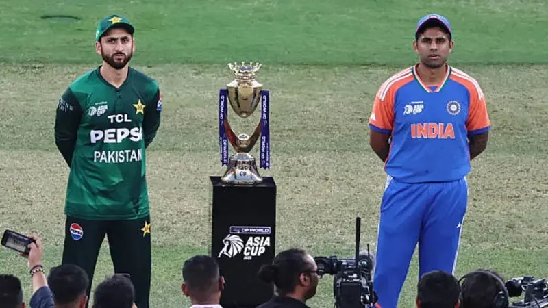 BCCI and PCB Hold Informal Talks to Resolve Asia Cup 2025 Trophy Controversy