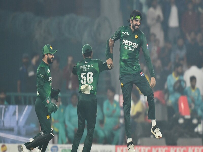 Pakistan Posts 195-5 Against Zimbabwe as Farhan and Babar Shine in T20I Tri-Series