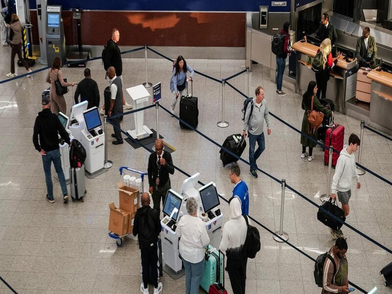 U.S. Orders 10% Flight Cuts at 40 Major Airports Amid Record 36-Day Government Shutdown Over Air Traffic Safety Concerns