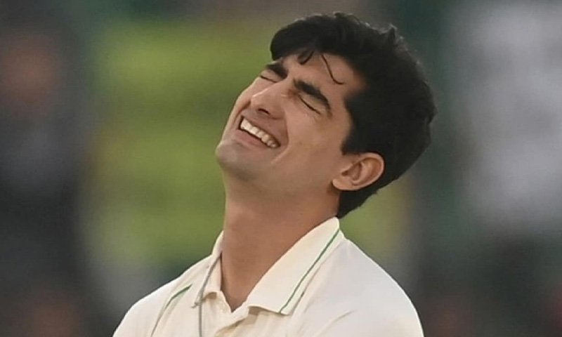 Naseem Shah’s Hilarious Reaction to Fan Request for Selfie Goes Viral