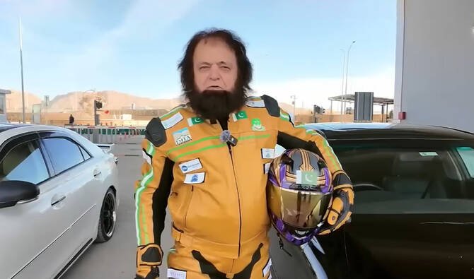 Pakistani Stuntman Sultan Muhammad “Golden” Sets World Record for Fastest Reverse Drive