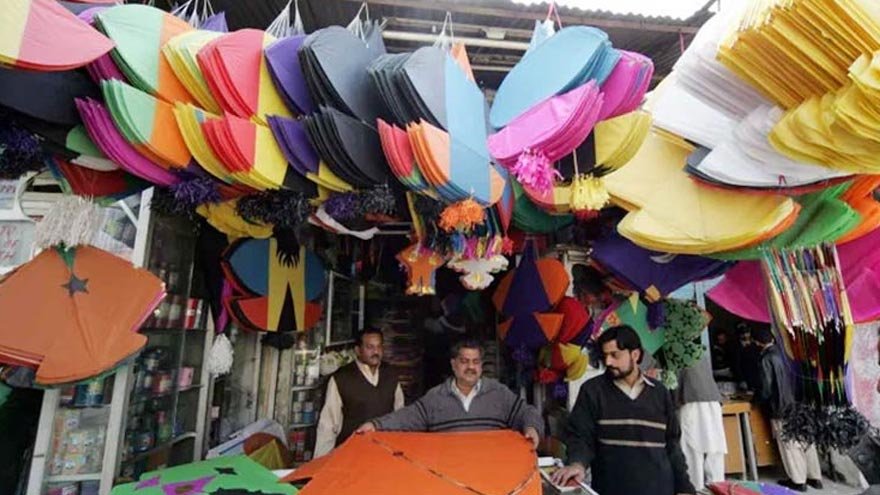 Lahore Administration Sets Registration Fees and Rules for Kite Makers, String Manufacturers Ahead of Basant Festival