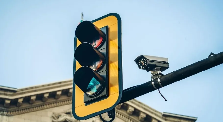 Karachi Installs First Smart Traffic Signal at PIDC to Reduce Congestion and Improve Traffic Flow