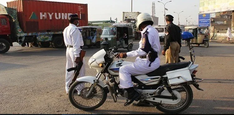 Sindh Police Ordered to Crack Down on Vehicles Without Number Plates and Licences