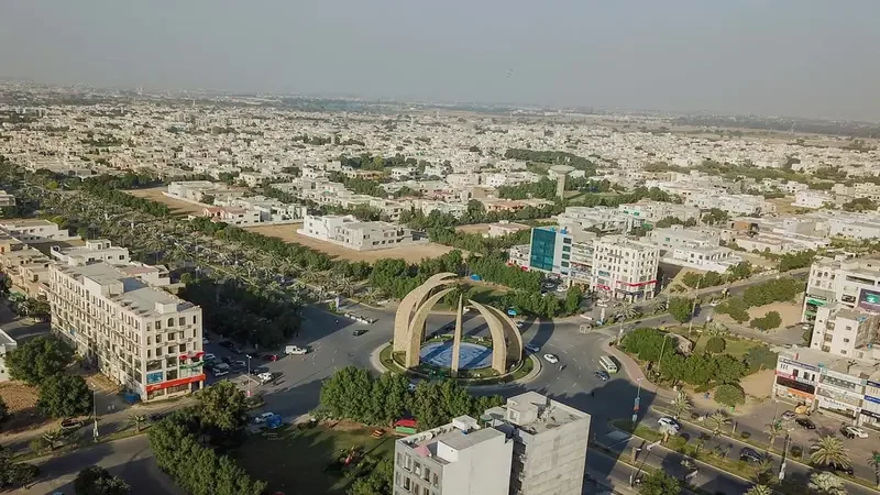 Power Cut in Four Bahria Town Lahore Projects Over Rs 682 Million Unpaid Bills, Residents Protest