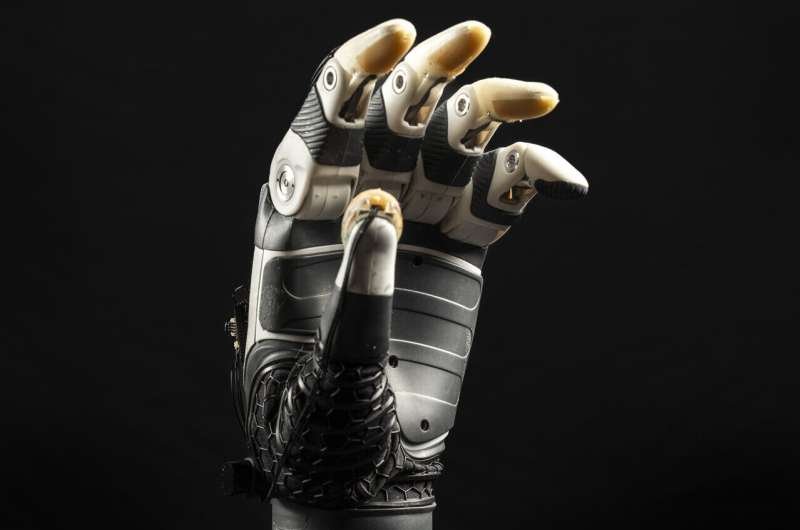 University of Utah Engineers Equip Bionic Hand with AI, Giving It ‘Mind of Its Own’