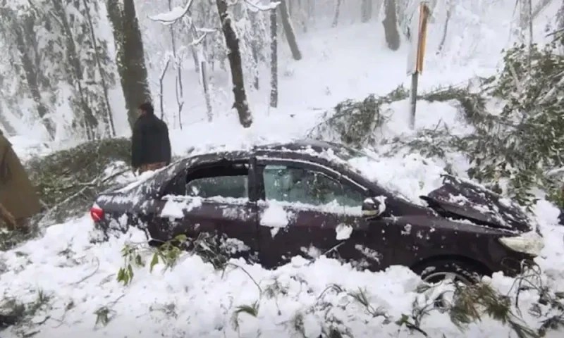 Emergency Alert Issued as Fourth Spell of Heavy Snowfall Hits Murree and Galiyat