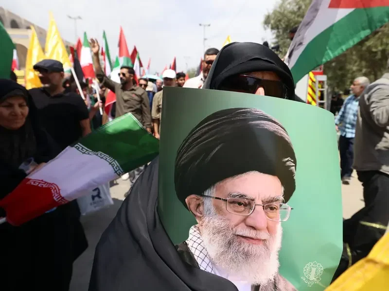 Iranian Government Supporters Rally in Streets Backing Supreme Leader Ayatollah Khamenei Amid Nationwide Unrest