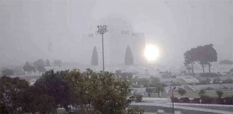 Karachi Experiences Sharp Cold Spell as Temperatures Drop Amid Icy Winds from Balochistan