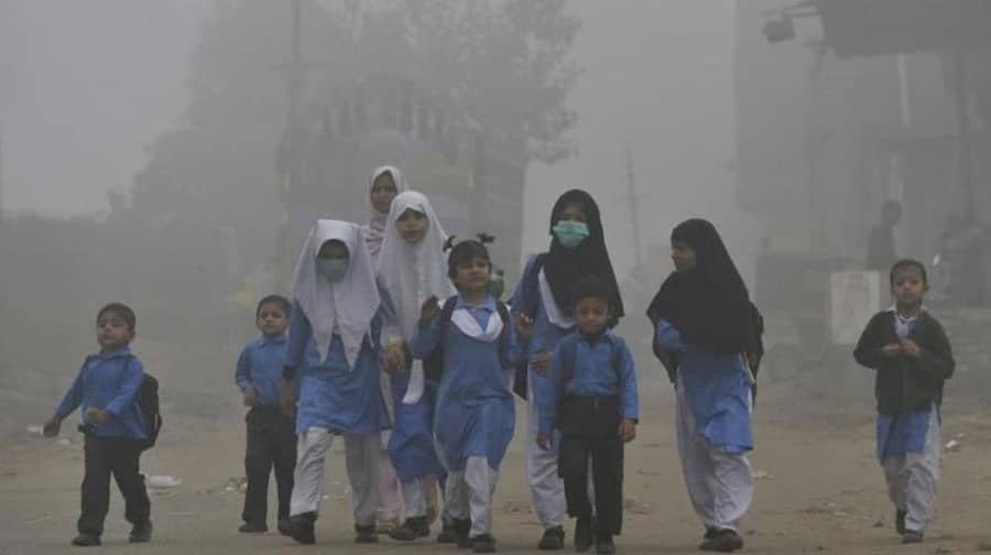 DEA Lahore Seals Private Schools for Violating Official Winter Vacation Orders