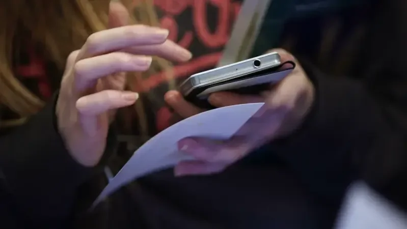 Sindh Government Bans Students from Using Mobile Phones on School and College Campuses