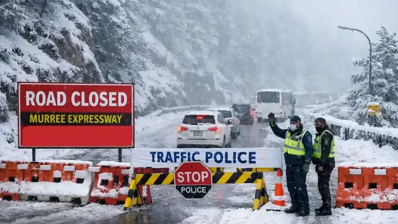 Murree Expressway Closed to General Traffic Amid Heavy Snowfall