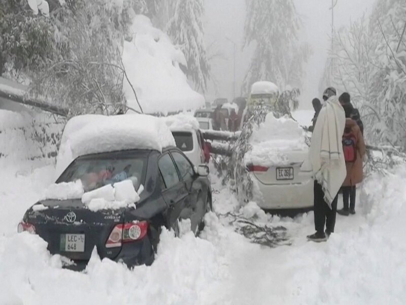 Murree experiences heaviest snowfall in two decades, disrupting travel and daily life
