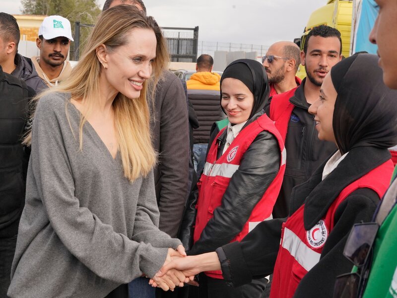 Angelina Jolie Visits Rafah Crossing in Egypt, Engages with Volunteers Delivering Humanitarian Aid to Gaza