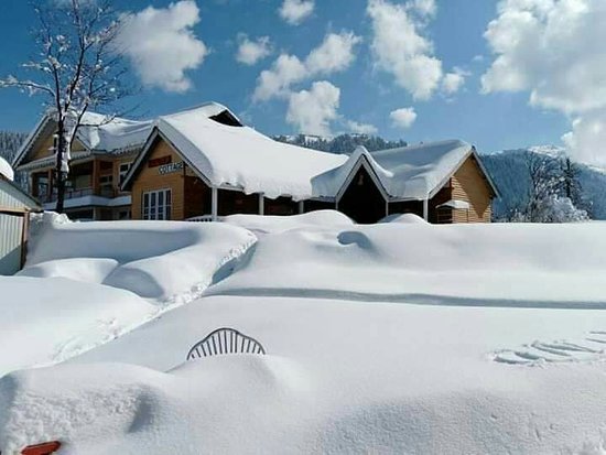 Shogran Sees Surge in Winter Tourism as Snowfall and New Year Festivities Attract Visitors