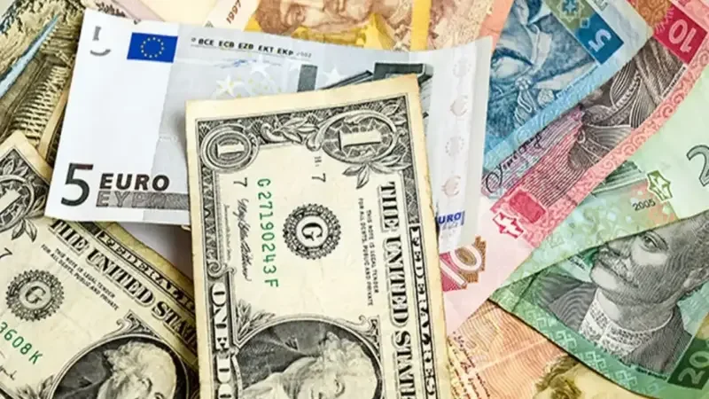 Pakistani Rupee Surges Against Euro and British Pound to Close Week Strong