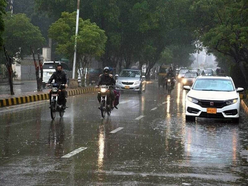 PMD Forecasts Rain in Karachi Today, Advises Caution for Residents