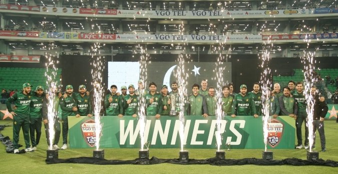 Babar and Nawaz Shine as Pakistan Sweep Australia in T20I Series