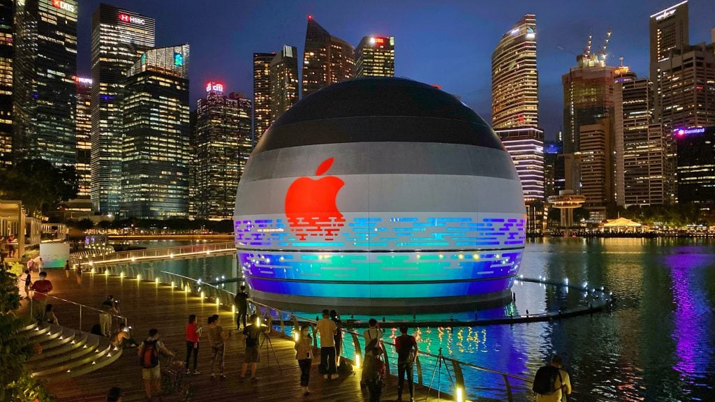 The World's First Floating Apple Store