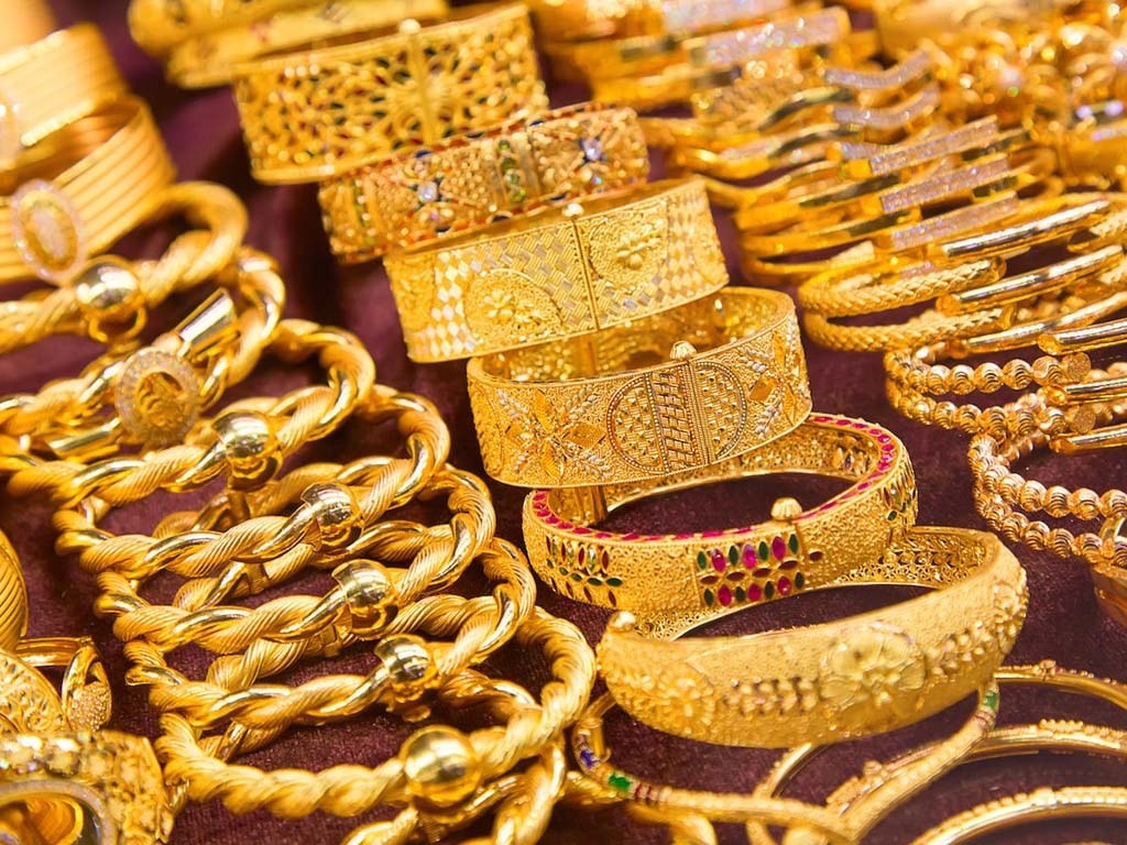 Gold Price in Pakistan Drops by Rs. 1,000 Per Tola