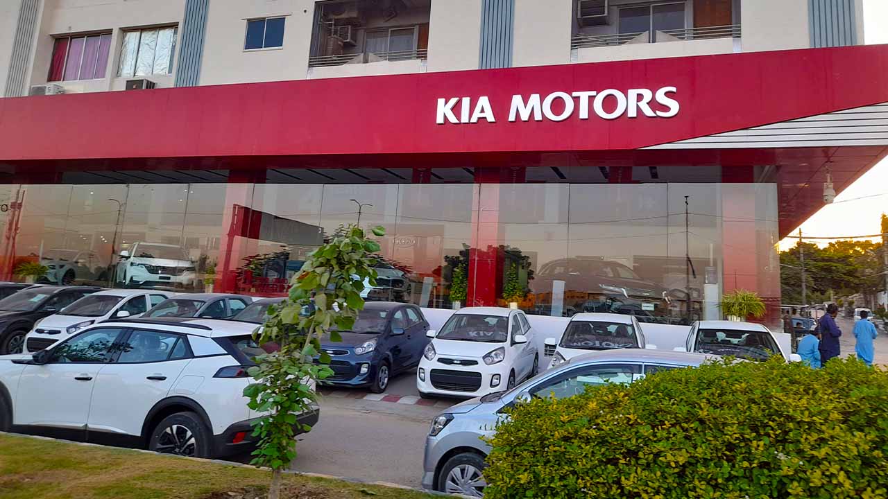 Kia Shuts Down Four Dealerships in Pakistan Due to Economic Challenges