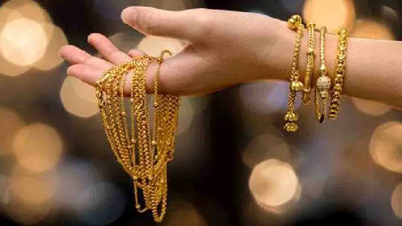 Gold Prices Rally in Pakistan, Surpassing Rs. 223,000 per Tola Mark