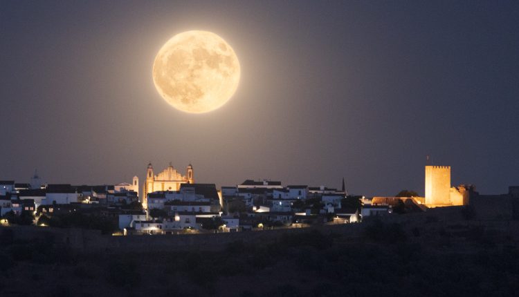 2023's Final Supermoon: Catch the Spectacular Rise This Week