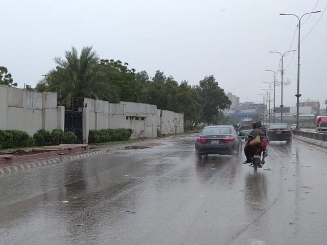 کراچی میں منگل کو ہلکی بارش اور بوندا باندی کا امکان