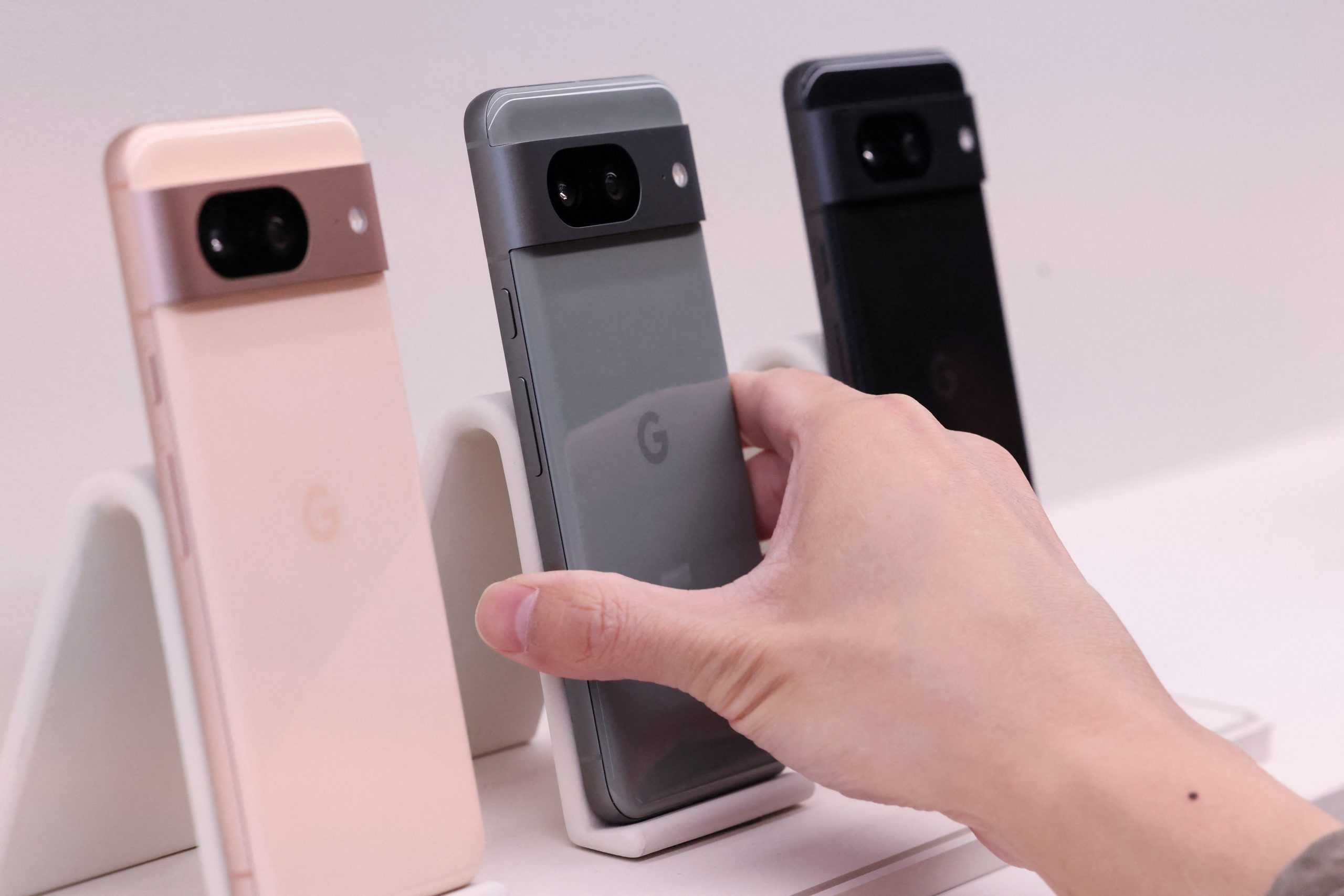 Google's Pixel 8: AI-Powered Smartphones & Smartwatch Breakthrough